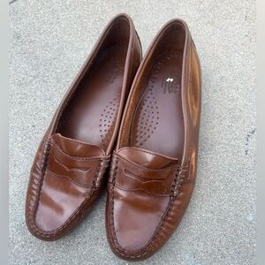 OFFER 🍄 BASS WEEJUNS Loafers